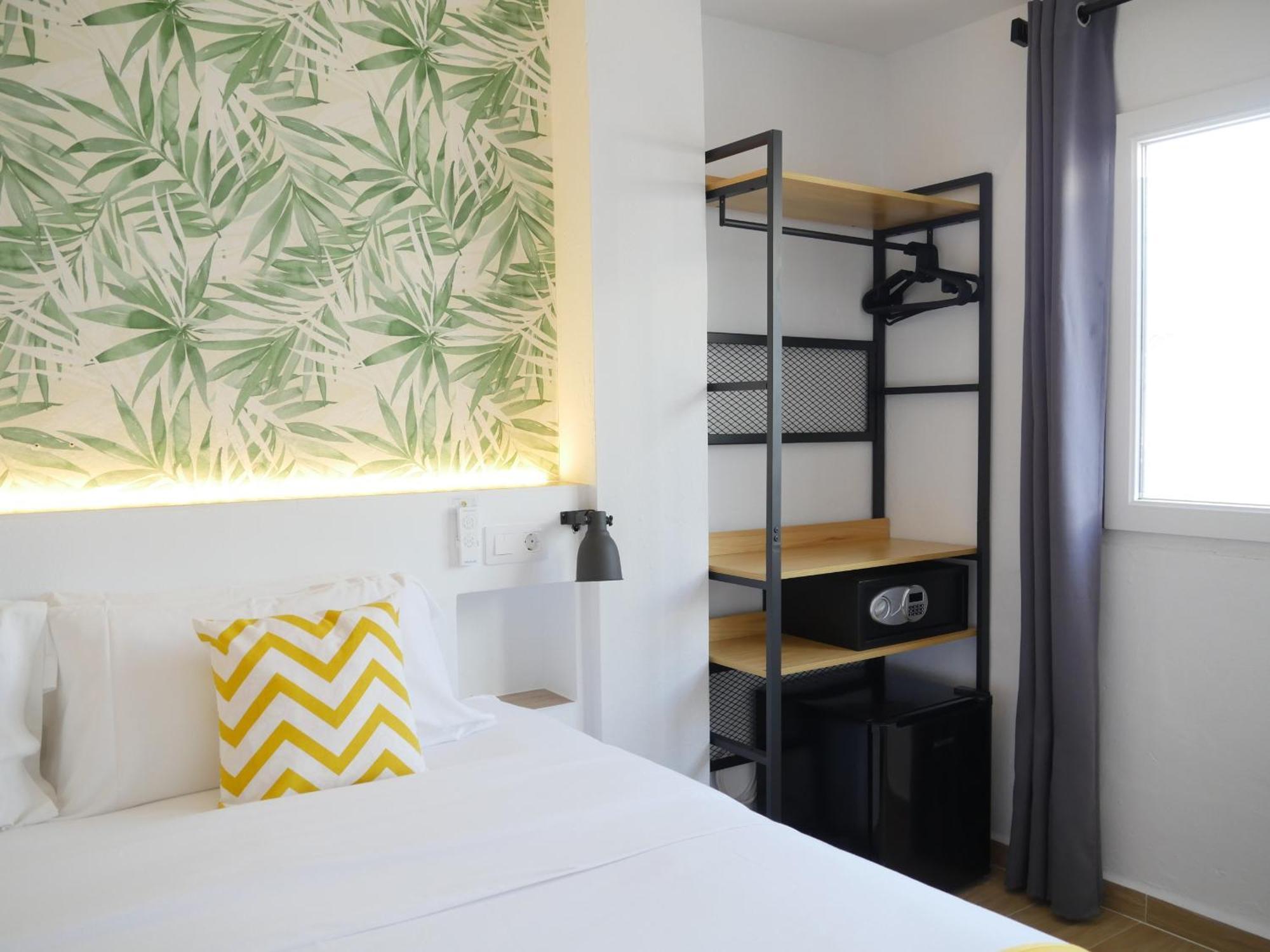 Nanit Rooms Ibiza Hostal Santa Eularia des Riu Værelse billede