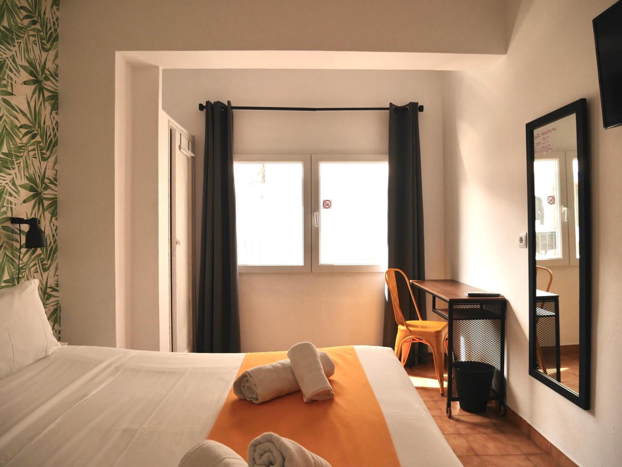 Nanit Rooms Ibiza Hostal Santa Eularia des Riu Værelse billede